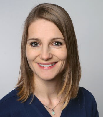 Nicole Fuchs, Finanzen & Support